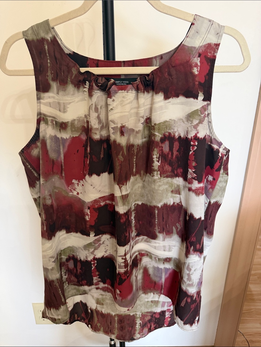 Simply Vera Vera Wang Red, Cream & Olive Abstract Print Sleeveless Blouse